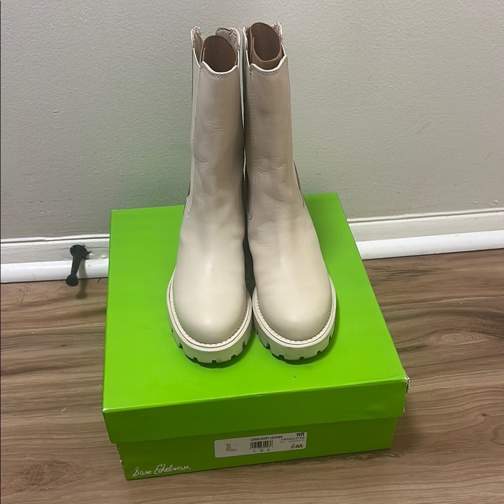 Women's Cream Chelsea Lug Boot